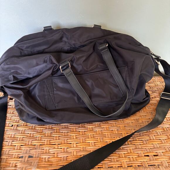 Kenneth Cole Nylon Duffle Bag - Picture 3 of 4